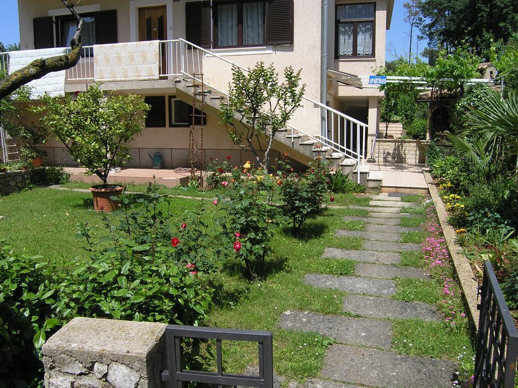 Apartments Ines Krk Town Esterno foto